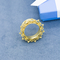 Les tunnels de prise d'oreille de chair d'or lacent les bijoux perçants de corps d'or du bord 10mm